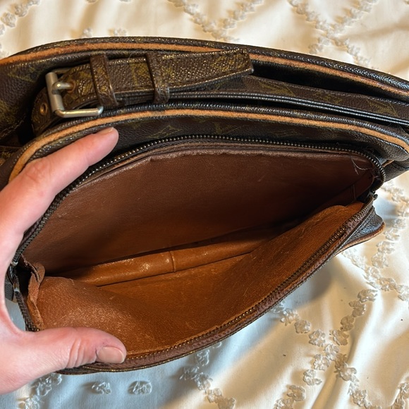 Authentic Louis Vuitton Monogram Dual Compartment Camera Messenger Crossbody Bag - Picture 7 of 16